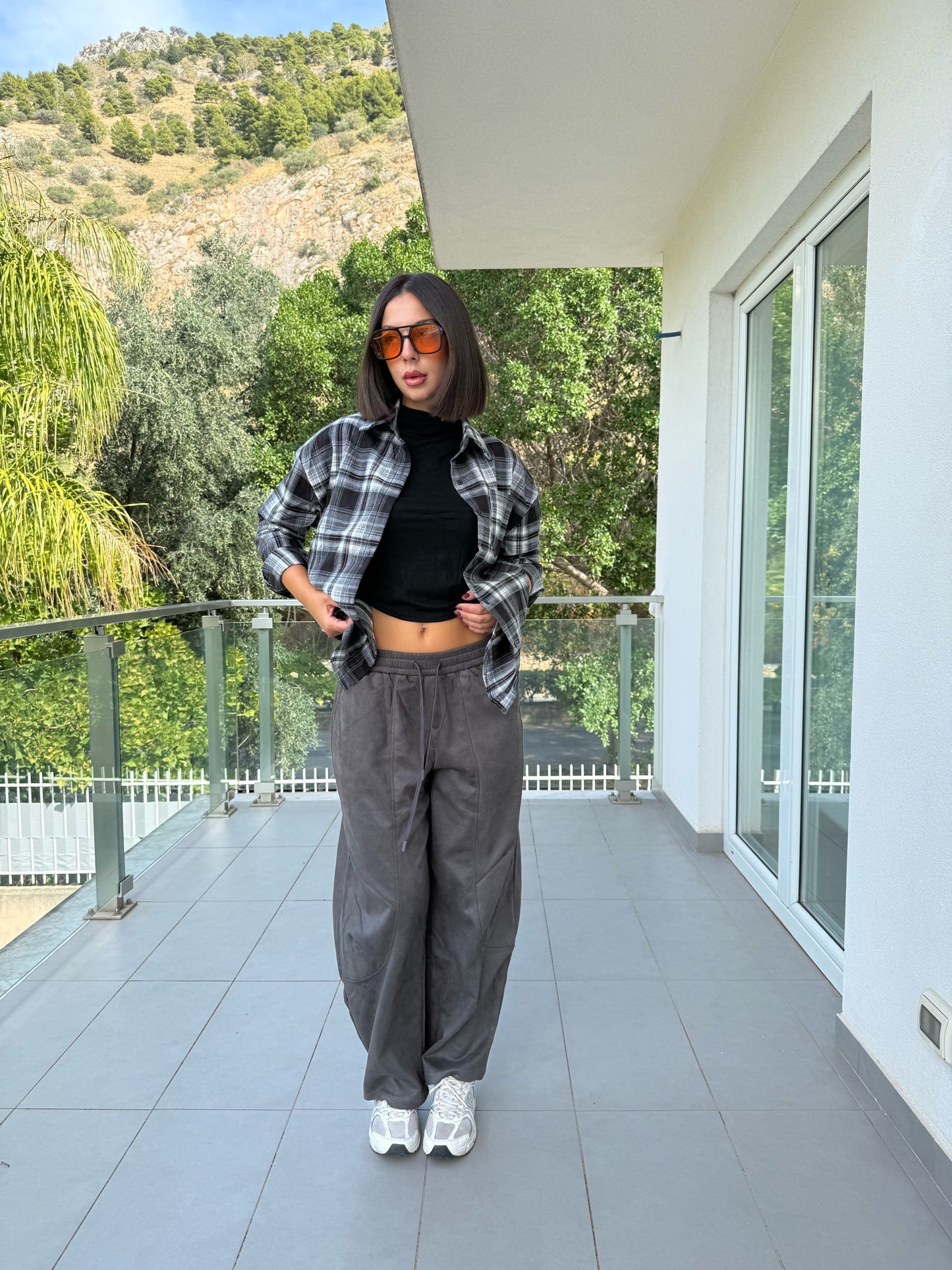 Pantalone suede grigio fumo